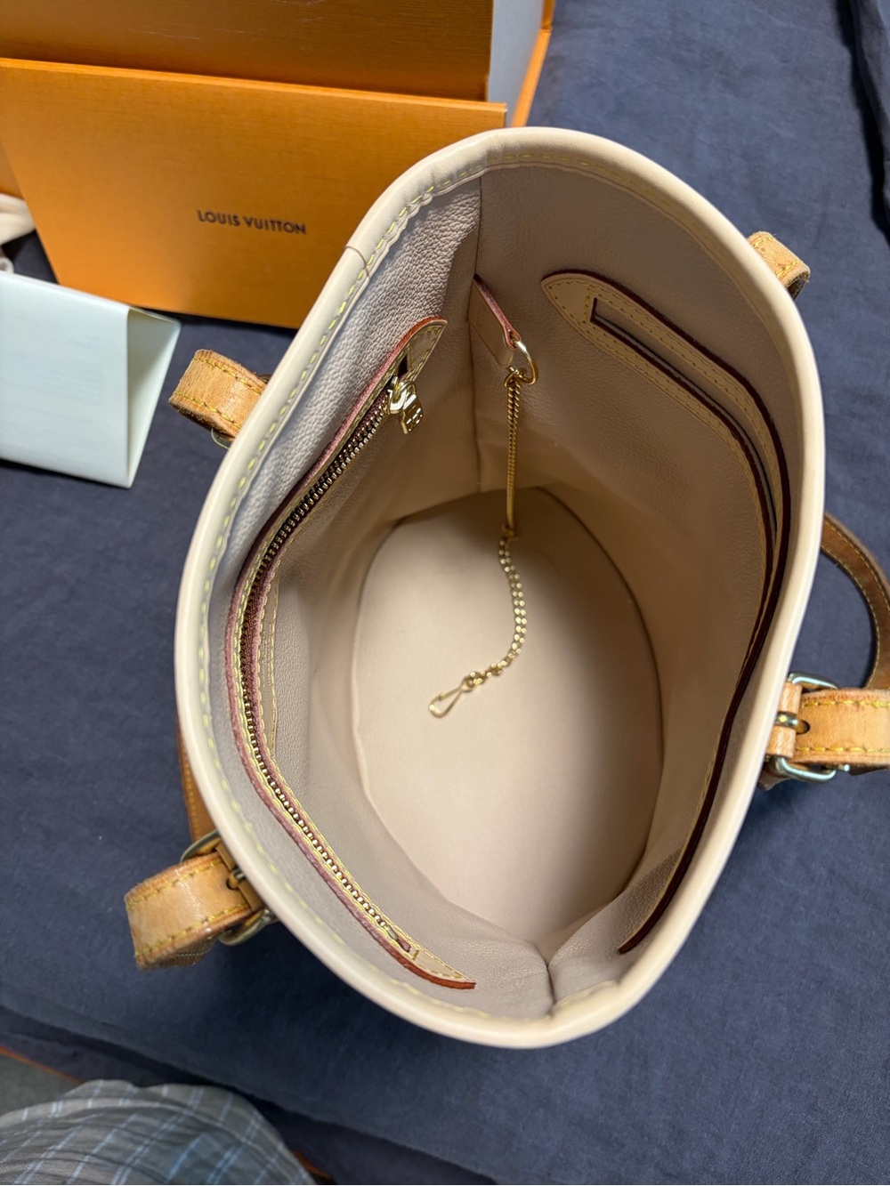 Louis Vuitton Monogram Petit Bucket Bag with Tan Leather Trim - Vintage - Picture 8 of 12